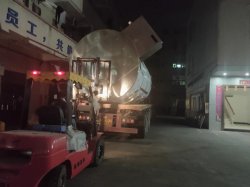 深夜發(fā)往廣州項目4萬風量噴淋塔活性炭吸附箱除霧器